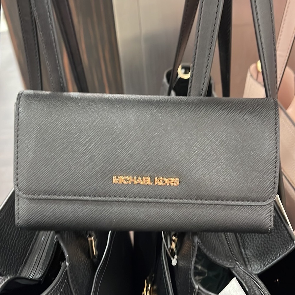 MICHAEL KORS JET SET TRAVEL LARGE TRIFOLD WALLET BLACK COLOR - Picture 2 of 16